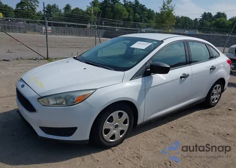 2015 Ford Focus S из США, поврежденный, VIN 1FADP3E2XFL303695